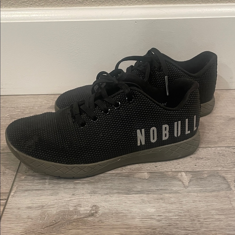 NOBULL Men's Black and Gray Sneakers